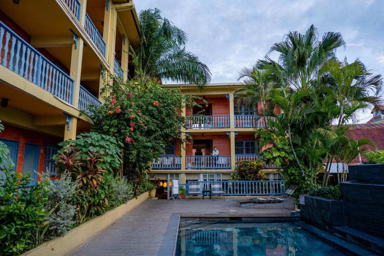 Hotel Casona De La Isla Флорес Екстериор снимка
