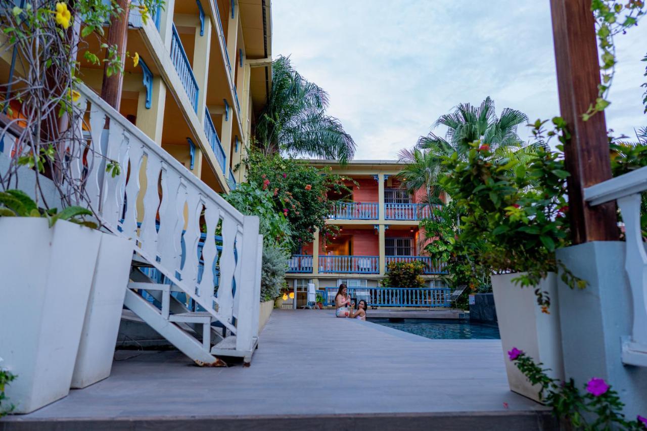 Hotel Casona De La Isla Флорес Екстериор снимка