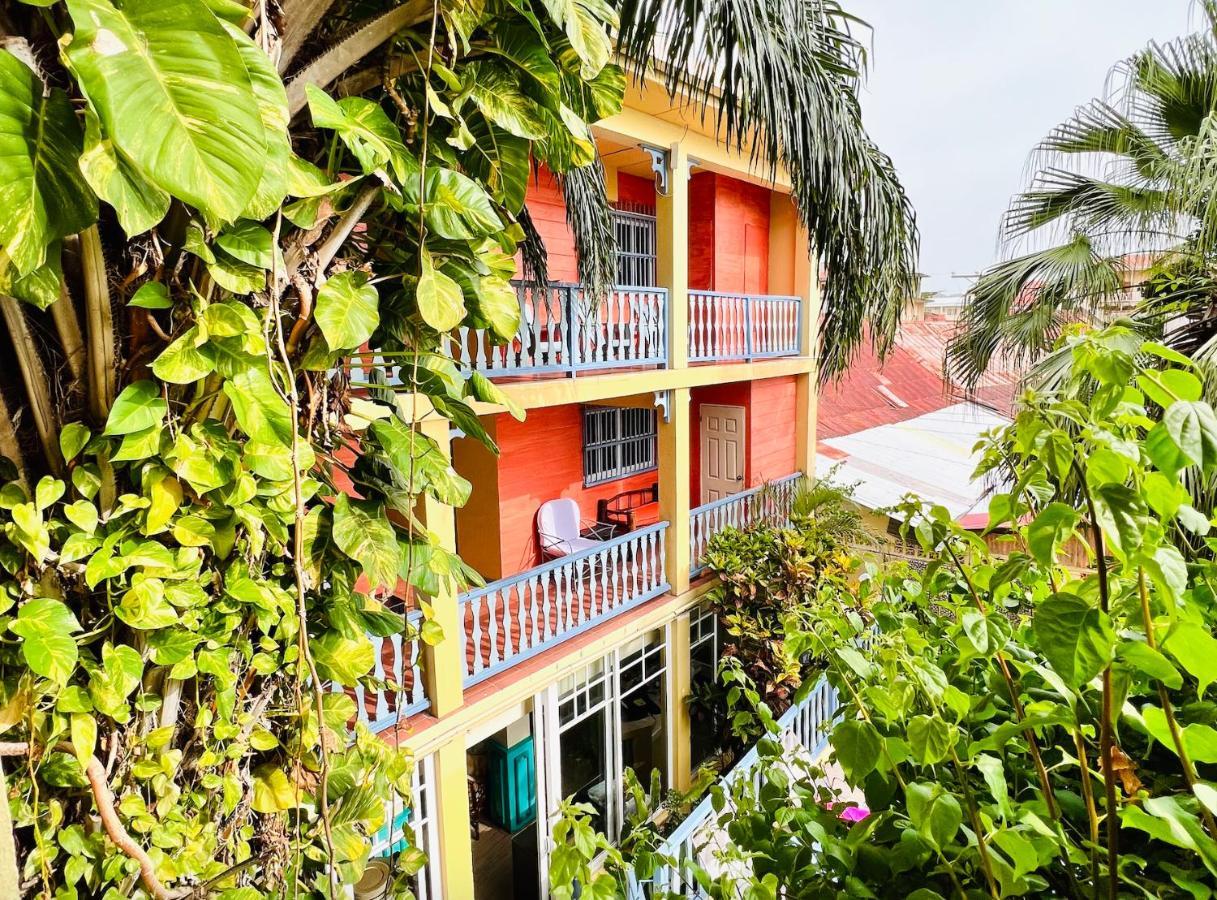Hotel Casona De La Isla Флорес Екстериор снимка