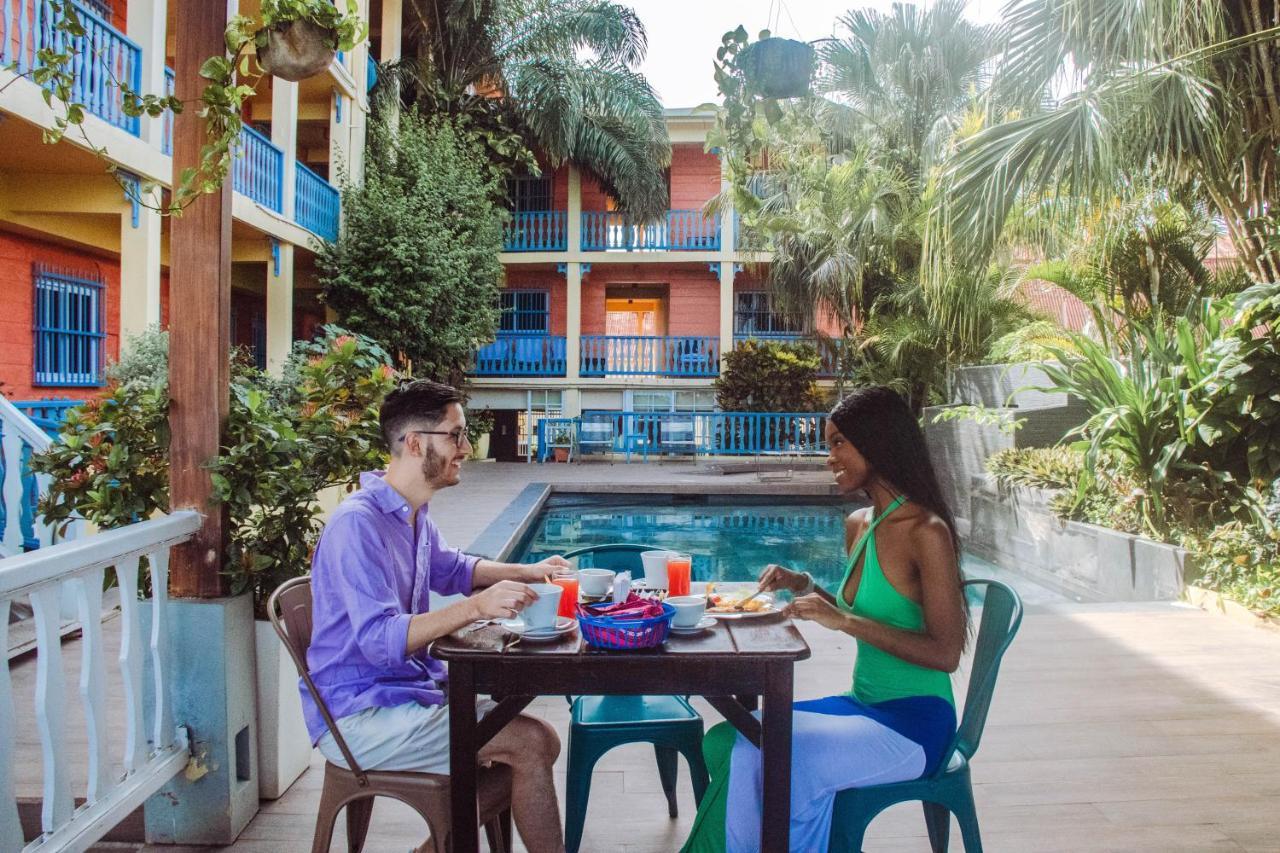 Hotel Casona De La Isla Флорес Екстериор снимка