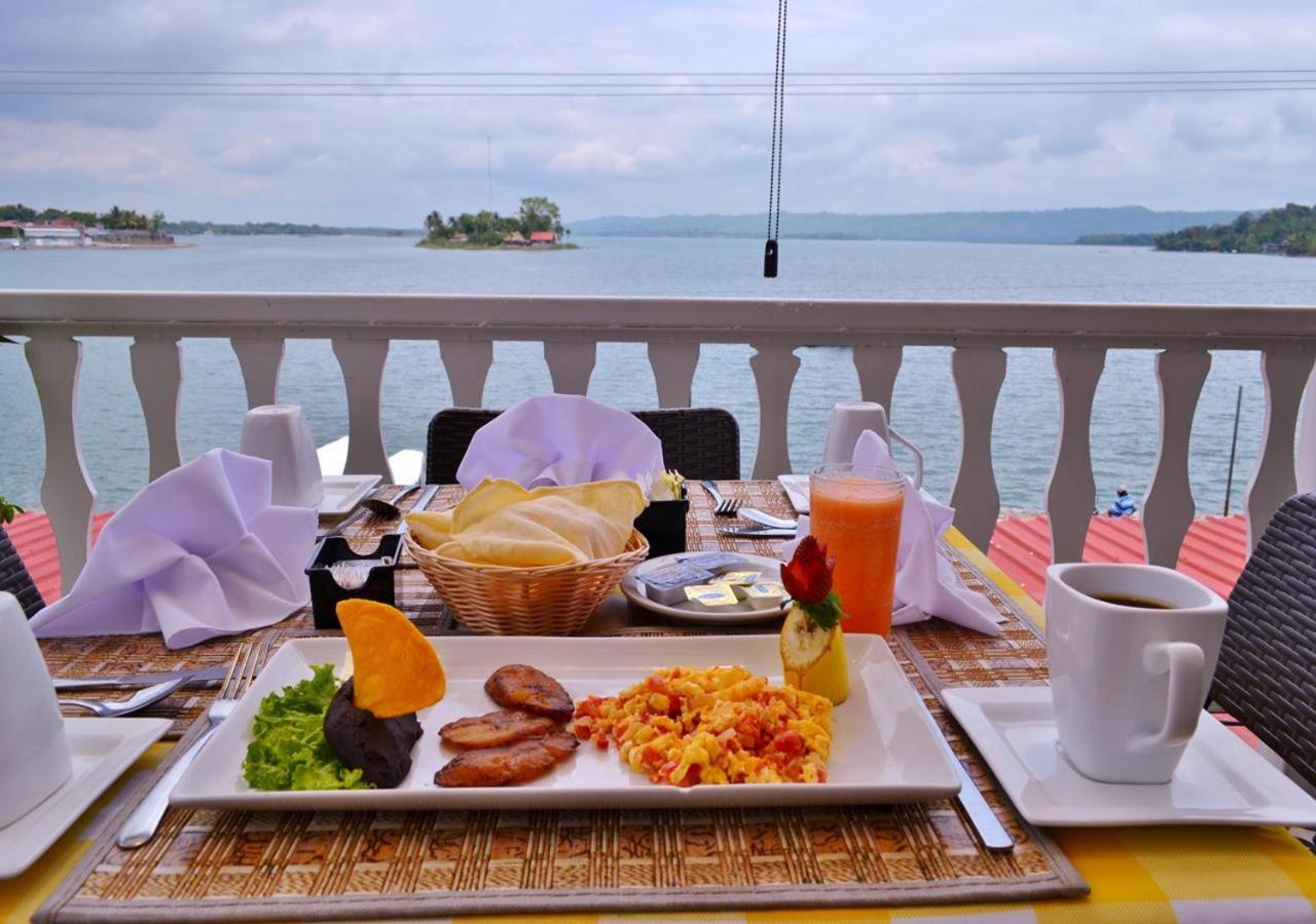 Hotel Casona De La Isla Флорес Екстериор снимка