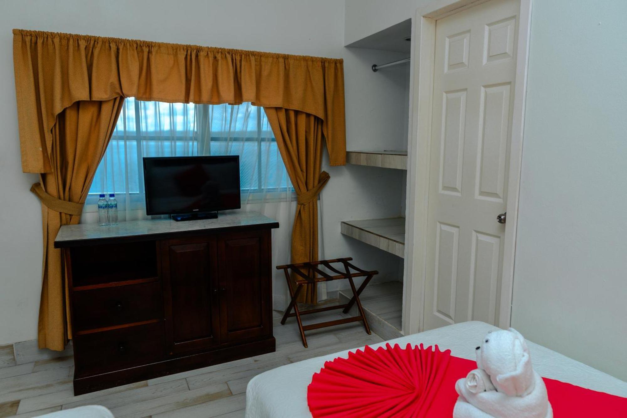 Hotel Casona De La Isla Флорес Екстериор снимка