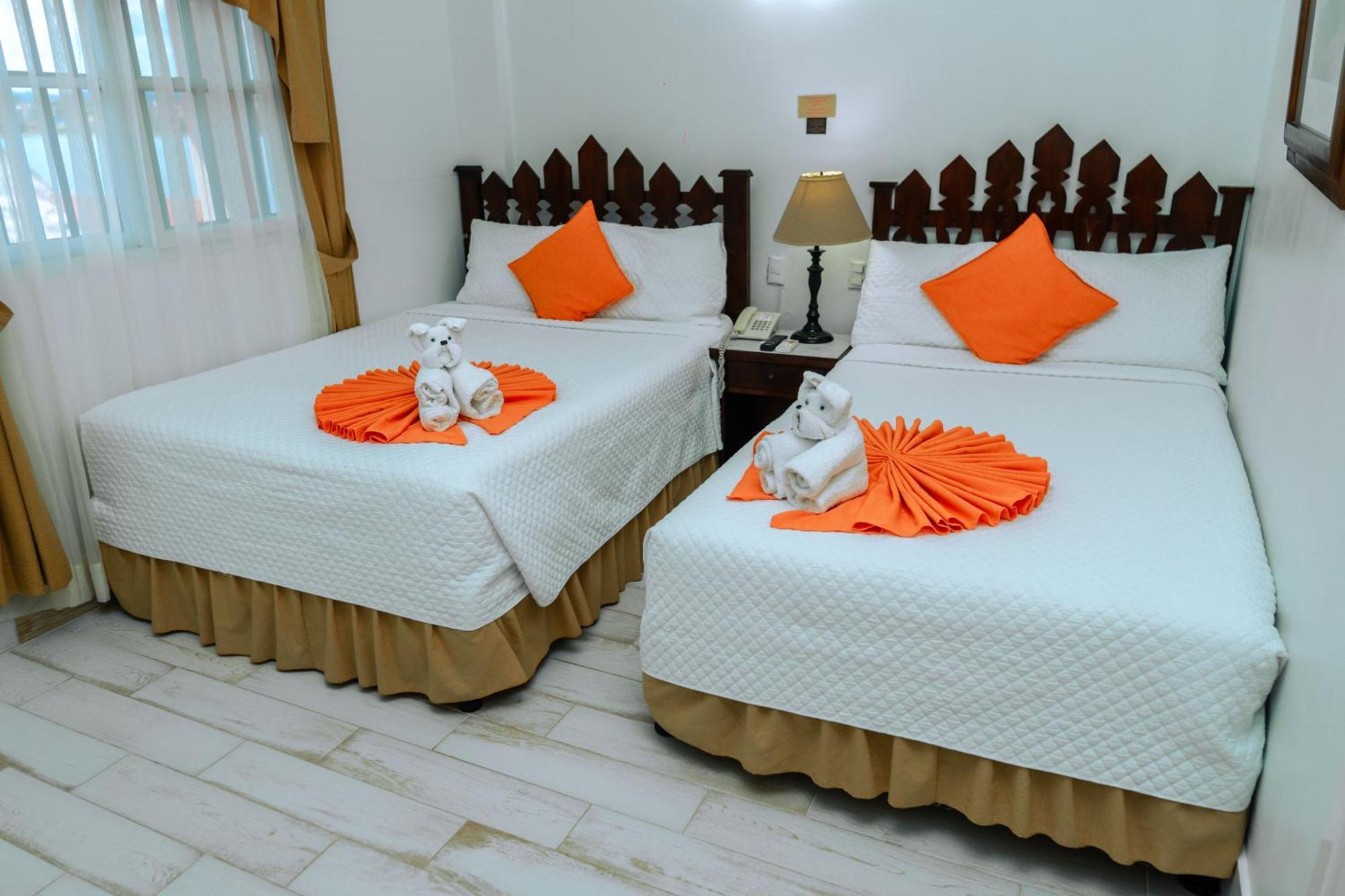 Hotel Casona De La Isla Флорес Екстериор снимка