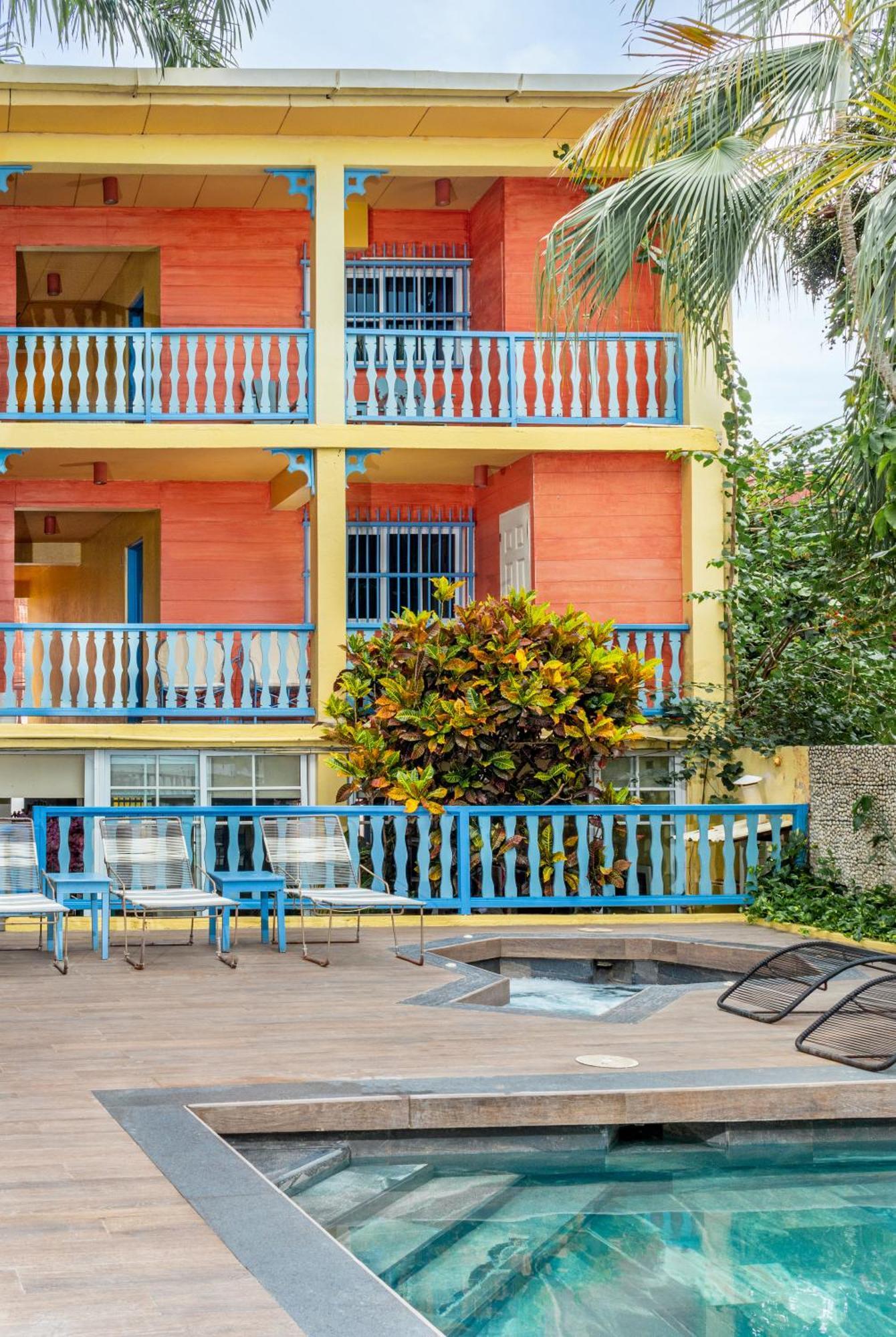 Hotel Casona De La Isla Флорес Екстериор снимка
