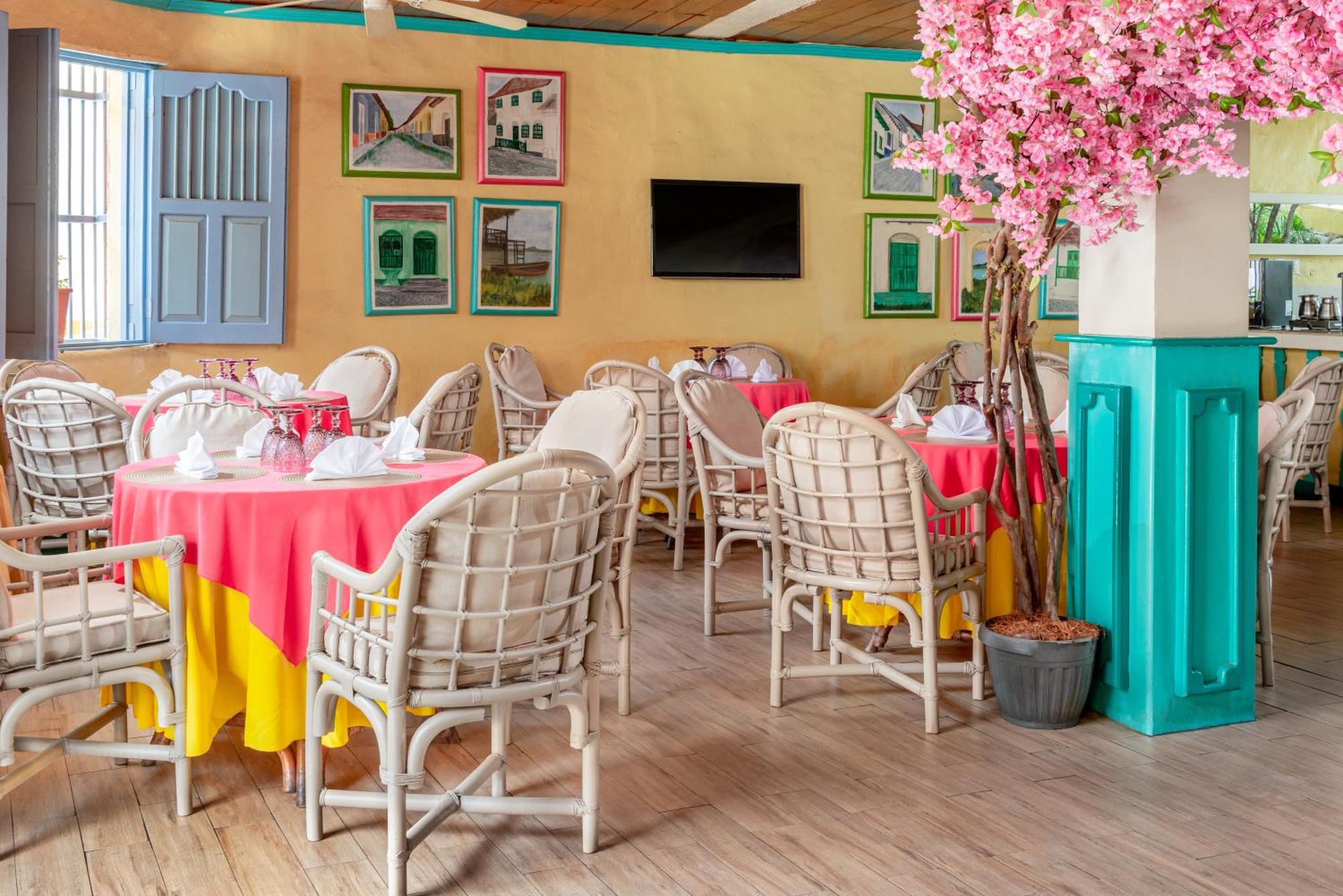 Hotel Casona De La Isla Флорес Екстериор снимка